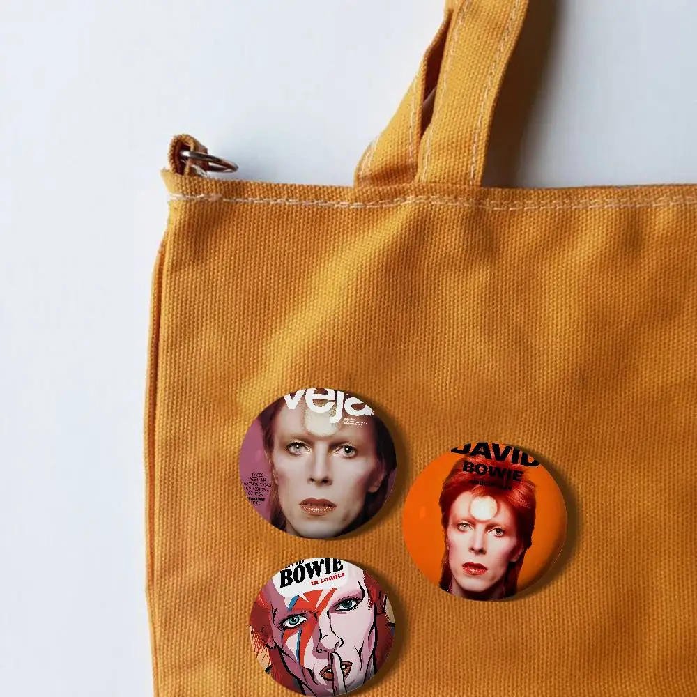 مغني الروك البريطاني D-David_B-Bowie شارات زر PinsBrooch الإبداعية يقتبس شارة الملابس على ظهره مجوهرات هدية للأصدقاء
