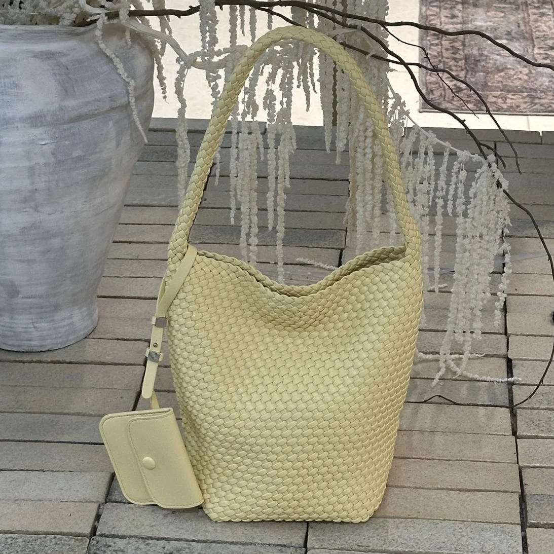 summer-new-fashion-versatile-bucket-bag-large-capacity-commuting-underarm-single-shoulder-bag-tote-bag-magnetic-clasp-closure