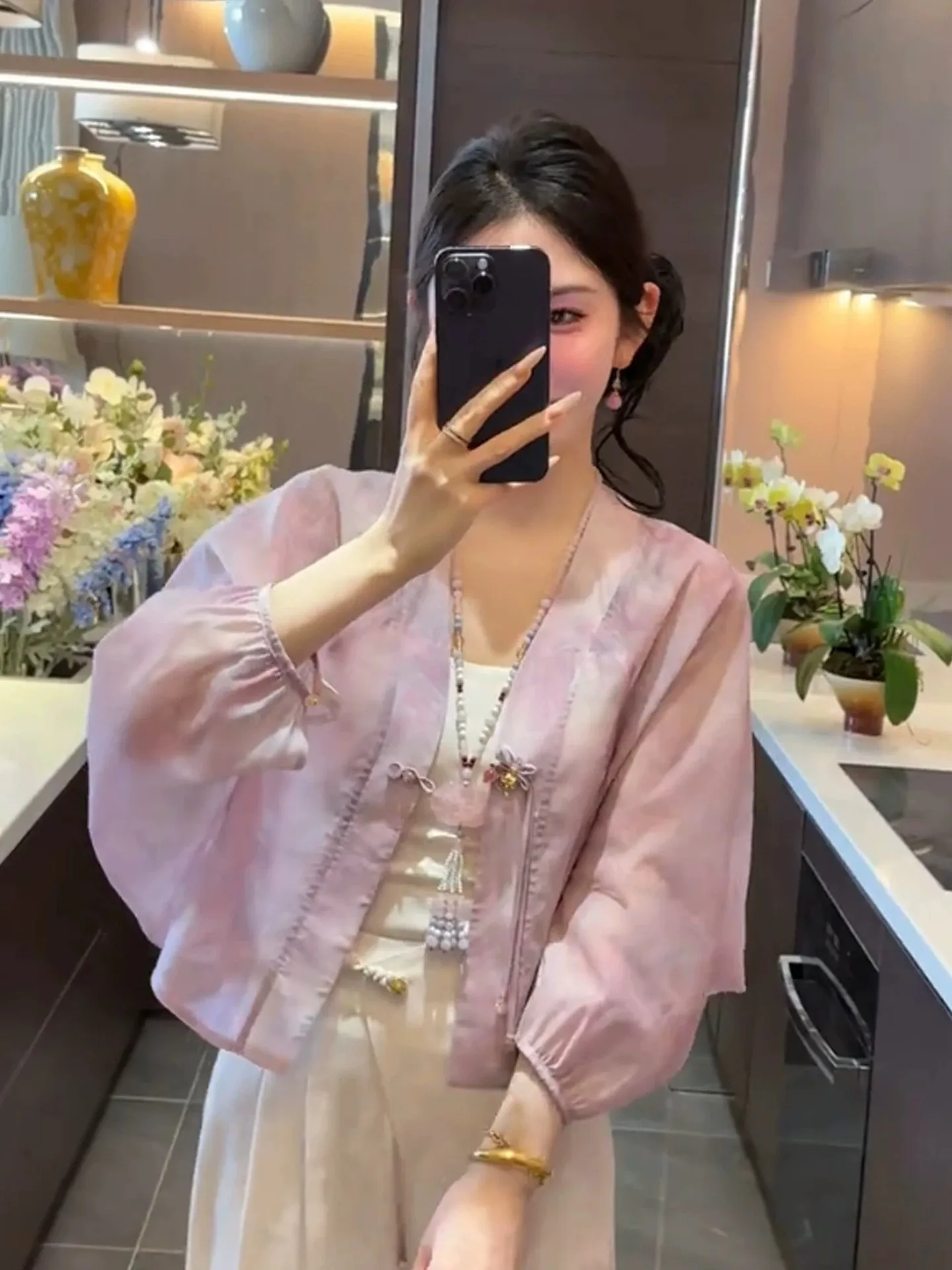 

New Chinese Style Silk Women's Summer Outerwear Unique Personality Loose Thin Sun Protection Shirt V-neck Short Coat