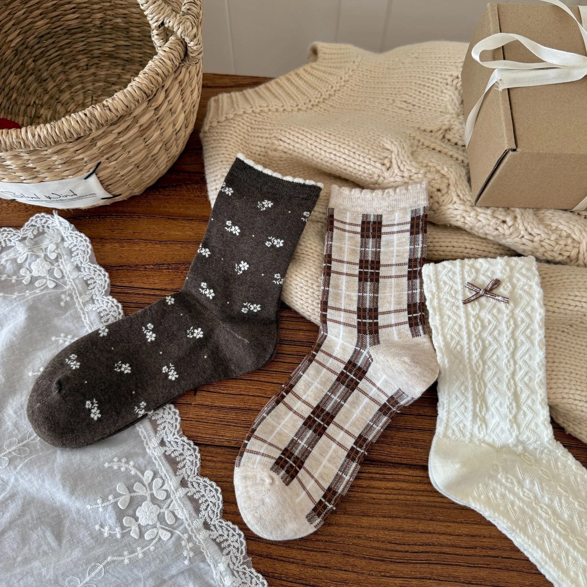 اليابانية الرجعية متوسطة جوارب أنبوبية النساء Harajuku لوليتا Kawaii الدانتيل كشكش الجوارب الحلو كلية نمط منقوشة خمر الجوارب النسائية