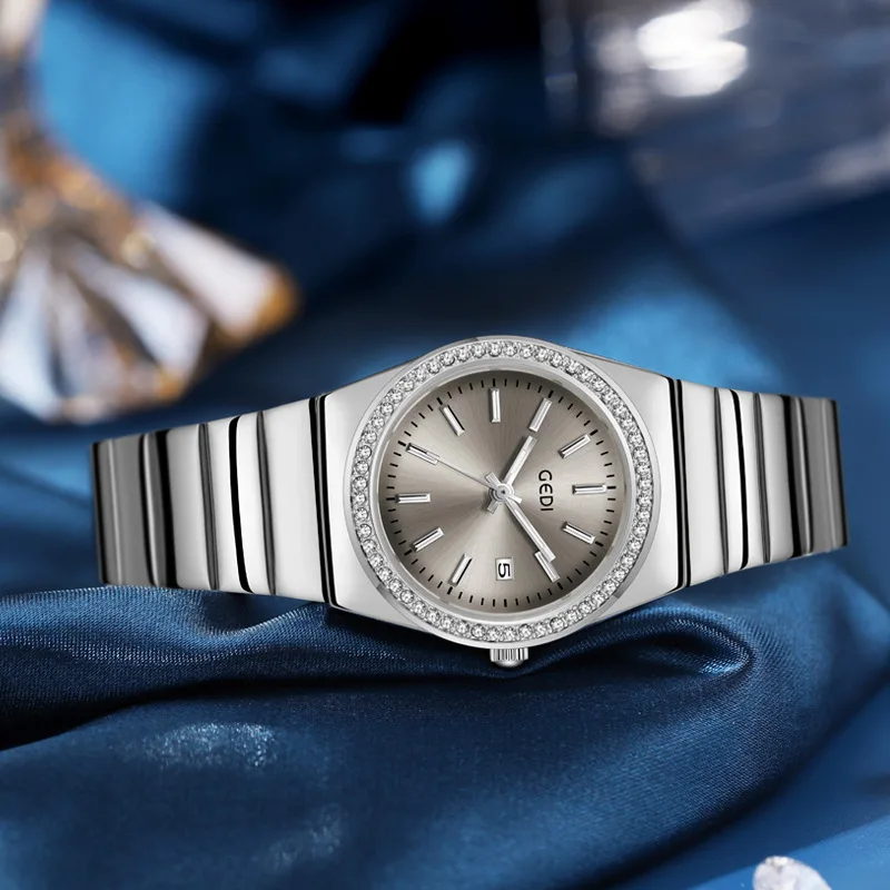 Niche Premium Sense Belt Calendar Guangzhou Watch Women's Light Luxury Diamond-encrusted Waterproof Bamboo Belt Quartz Watch