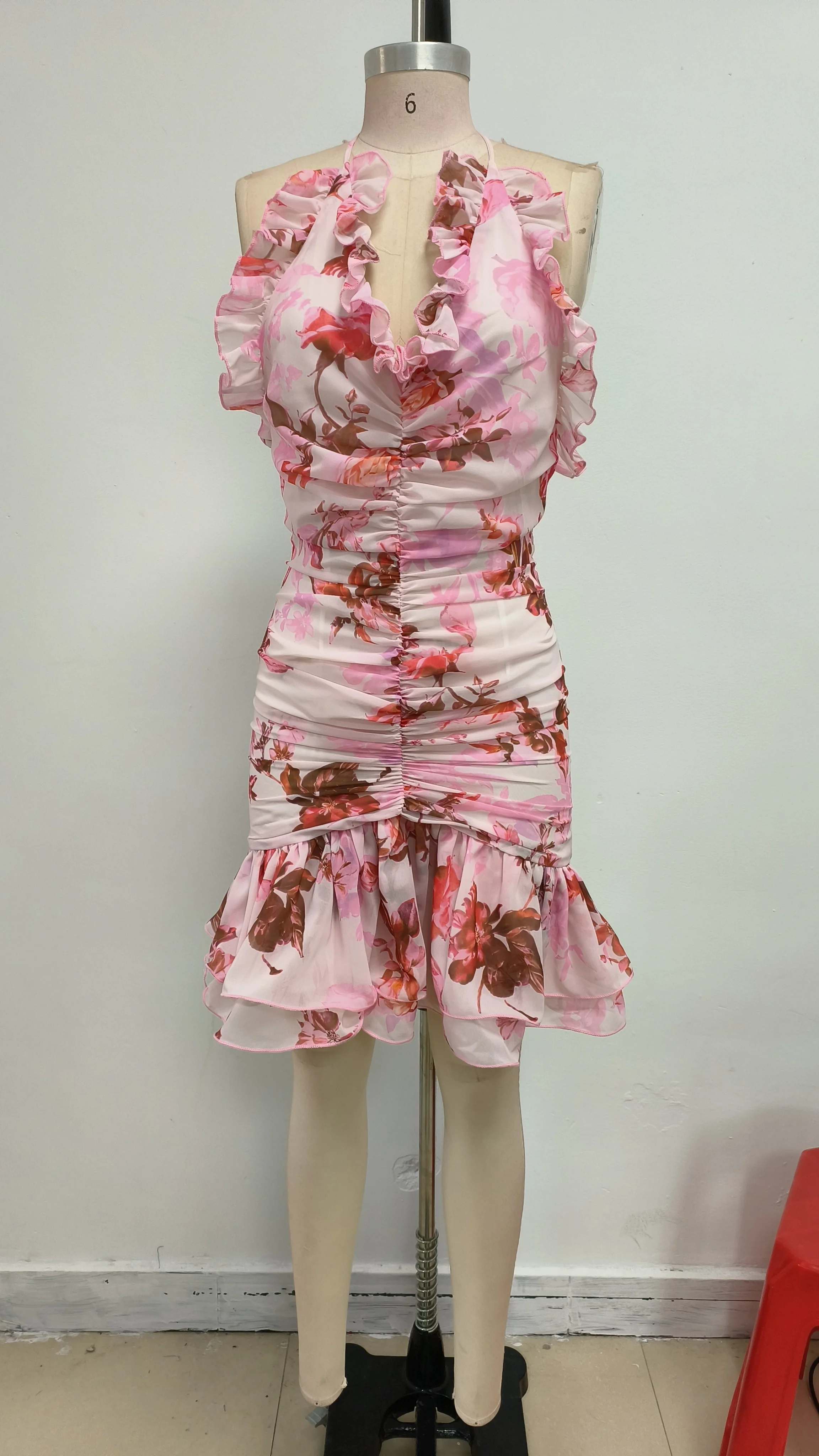 Sexy mini-jurk met bloemenruches en ruches – mouwloze zomerse bodycon strandvakantiejurk met V-hals voor dames