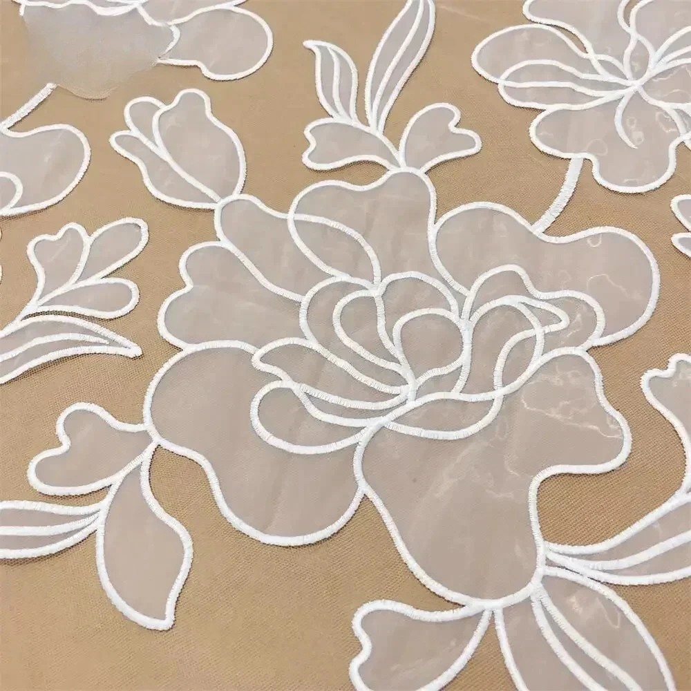 

High Quality Lace Embroidered Fabric, High-end Design, Hand Sewing, Handmade Wedding Dress, Fashion Show, White Accessories