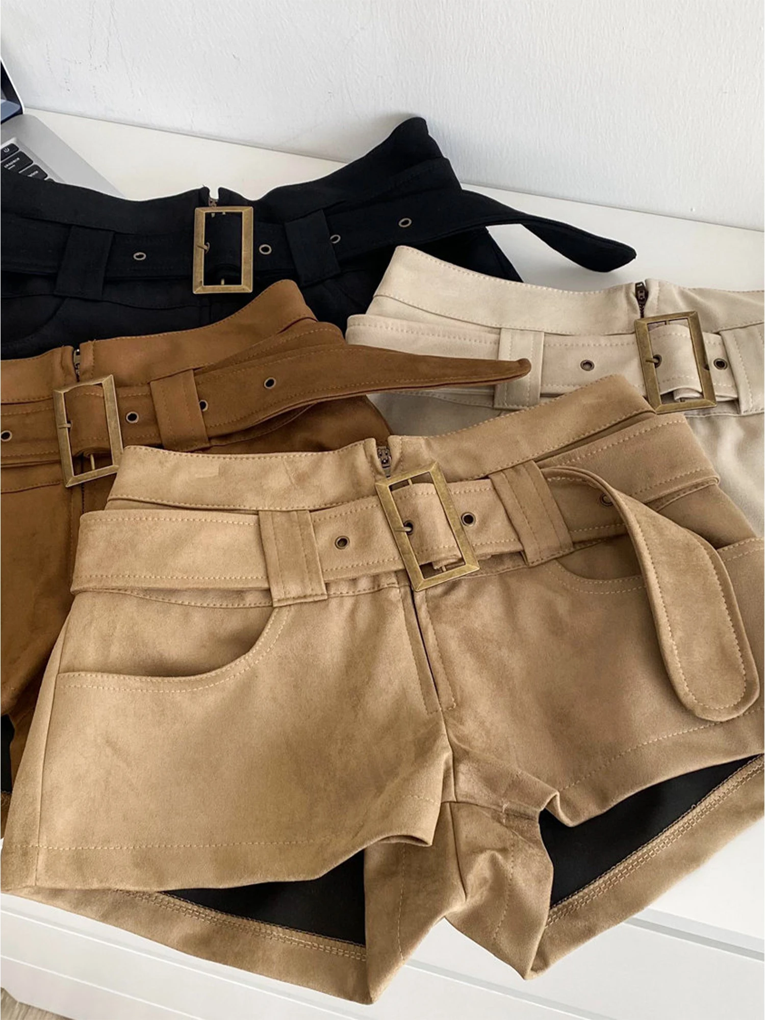 

Женские мини-замшевые шорты цвета хаки, винтажные микро-шорты с низкой талией, горячие брюки 2000-х годов Y2k Gyaru, шорты с поясом, одежда, лето 2026