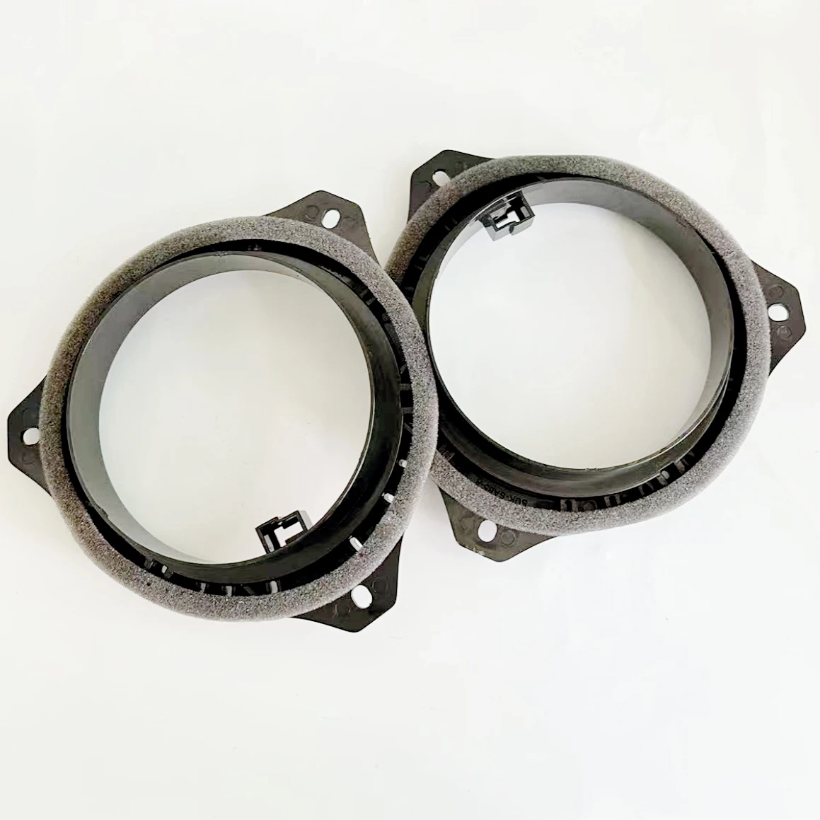 

2 шт. подходит для Suzuki Swift Vetter 6,5-дюймовый монтажный кронштейн для дверного гудка, неразрушающая специальная прокладка для автомобильного гудка с вилкой