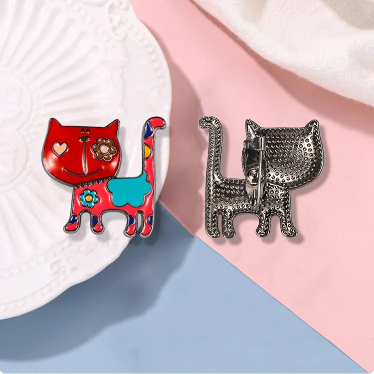 New cartoon personalized painted cat brooch, European and American alloy oil dripping animal brooch small clip