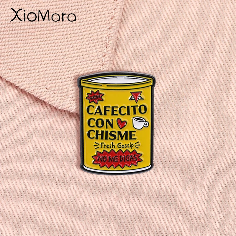 Pin Esmaltado Cafecito Con Chisme, Broche Divertido con Citas en Español sobre Comida Enlatada, Pin de Solapa, Joyería, Regalo