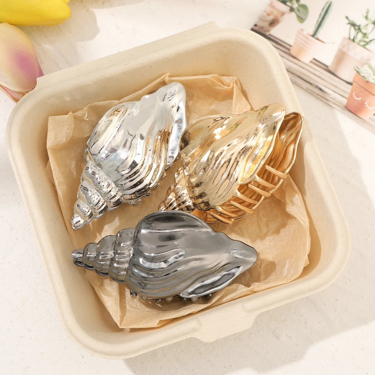 AWAYTR Ocean Metal Conch Hair Claw Clips for Women Solid Color Shell Crab Hair Clip Shell Catcher Summer Sea Y2K Hair Accessries