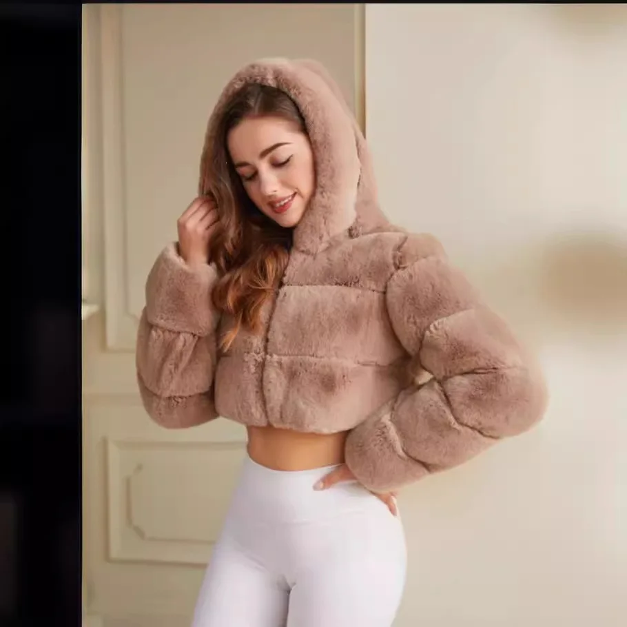 Women's Short itationel  Fox Fur Coat Long Sleeved Patchwork Light Luxury Eco-Friendly Fluffy Plush Fashionable Casual Outerwear