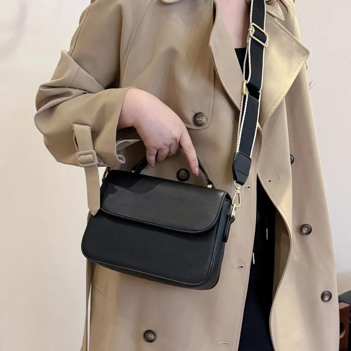 

2025 Solid Color Square Bag Chic Top Handle Purse for Women Vintage Shoulder Tote Minimalist Crossbody Bag Fashion Day-to-Night