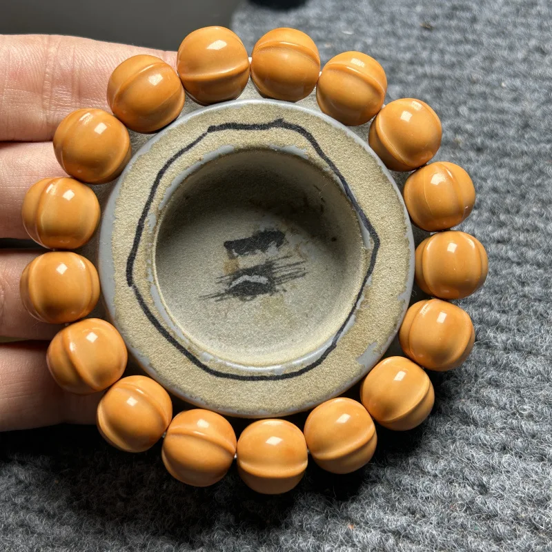 Hou Tou with shark back carving, Beijing Ba Ling old- barrel beads, small walnuts, Tibetan-style bracelet, walnut