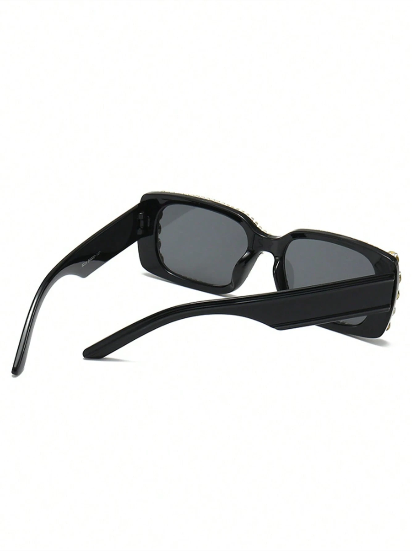 نظارات شمسية مربعة عصرية للسيدات مع إطار كبير شخصي وعصري مناسب للحفلات والعطلات