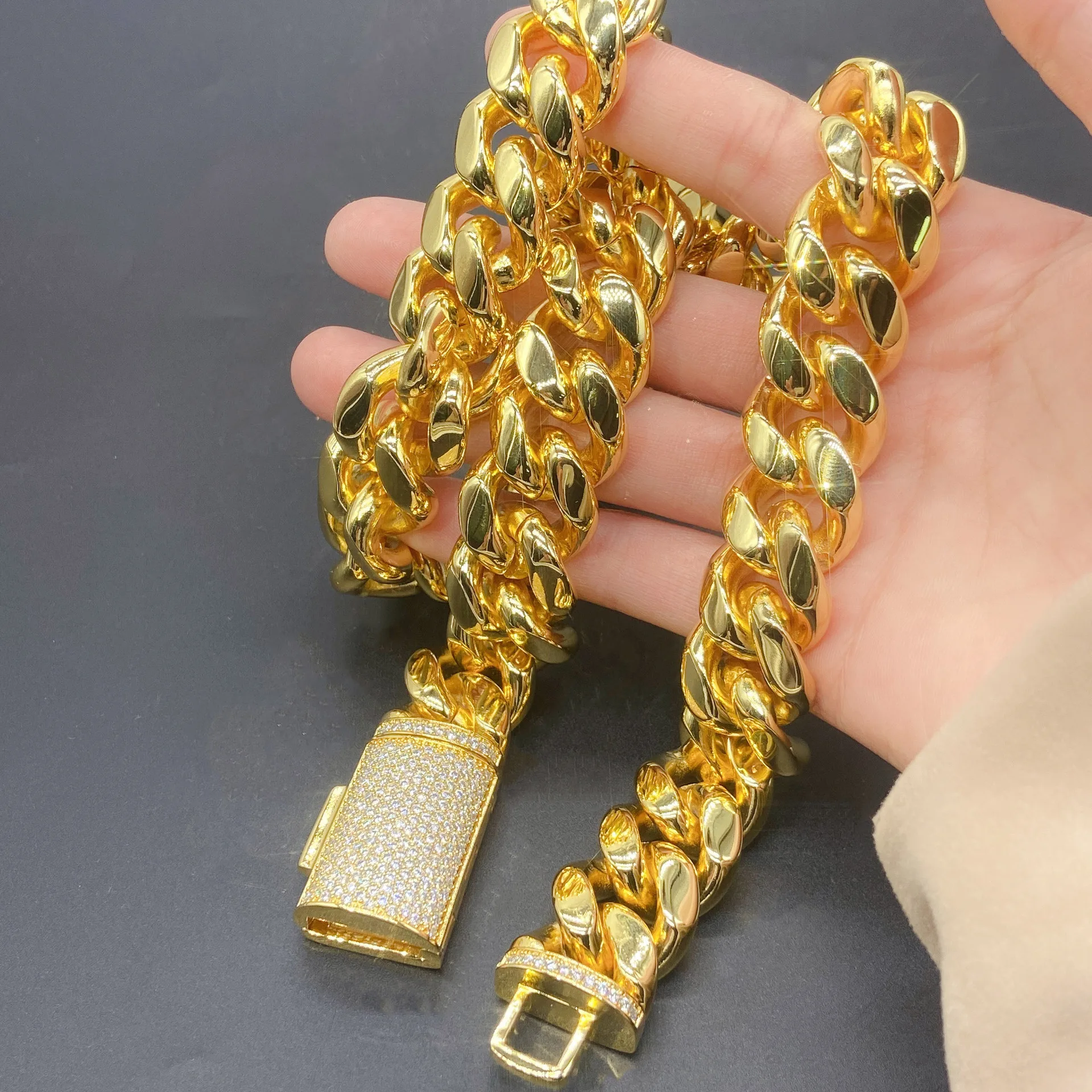 

Wholesale Luxury Iced out Cuban link chain 12-14 mm Moissanite 925 Silver Necklace for men Hip hop gift 16K GOLD Platinum plated