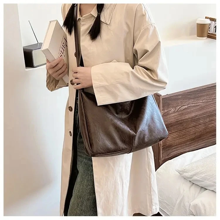 PU-Leder Pendler Mode Vintage Casual Tote Bag Maillard Stilvolle Umhängetaschen für Frauen Textur Große Kapazität Temperament – Detail 16