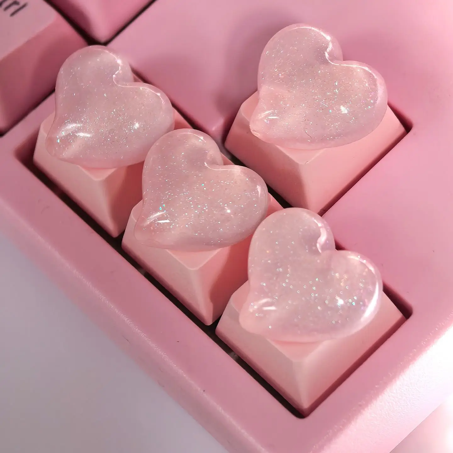 4pc DIY R4 keycaps creative heart mechanical keyboard personalized decoration wasd added up, down, left, right pink translucent
