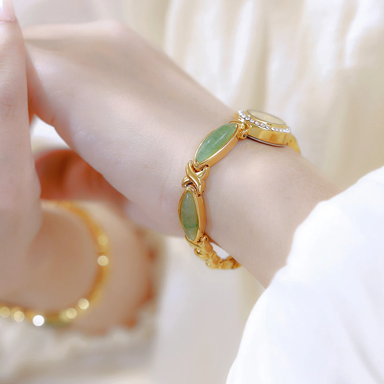 2025年トップ高級レディース腕時計 防水宝石ブレスレットチェーン レディースウォッチ オーバルダイヤル クォーツ レディースウォッチ 新品