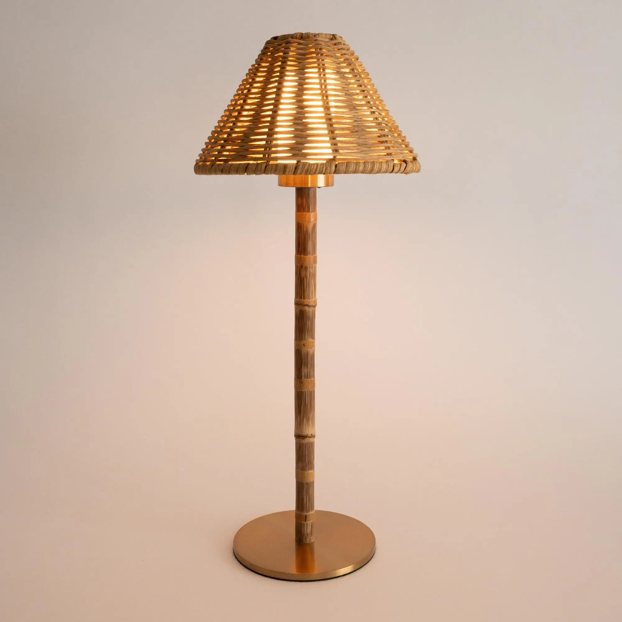 

Современная простая бамбуковая светодиодная настольная лампа ручной работы с дистанционным управлением E14/E26, цоколь постоянного тока, источник питания для спальни