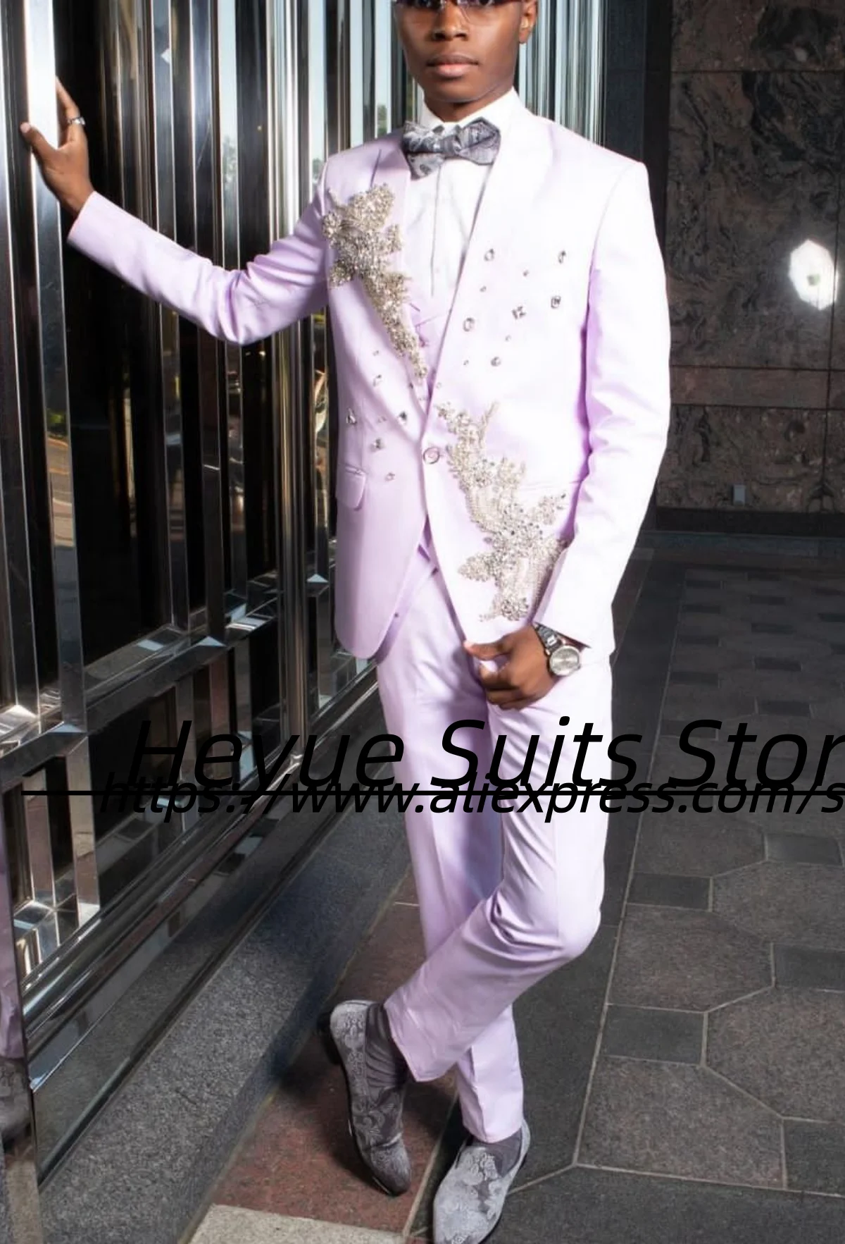 

Luxurious Shiny Gorgeous Diamond Crystal Embroidery Groom Wedding Tuxedos Customized Slim Fit Peak Lapel Men Suits 3 Pieces Sets