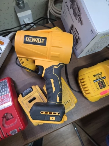 Dewalt Wireless Brushless High-Power Handheld Blower Turbo Fan Lightweight Design 20V Battery Leaf And Snow Sweeping Tool photo review