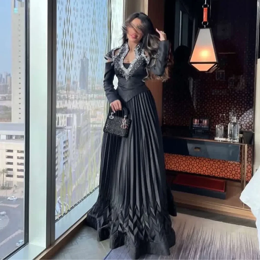 Saudi Arabia Prom Dresses Black Satin Beadings Evening Dresses Long Sleeves Pleated Floor Length Women\'s Formal Occasion Party