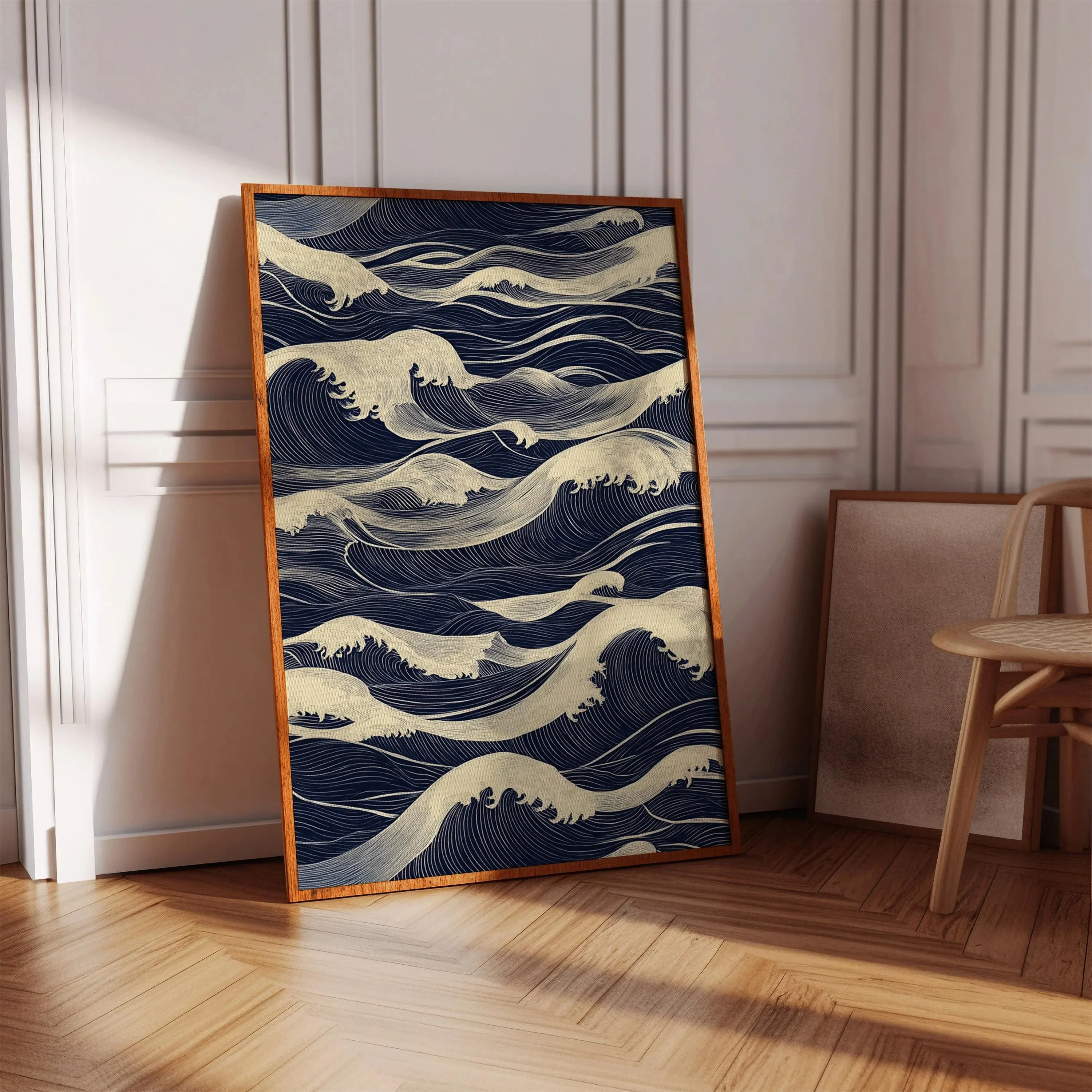 Japoński wzór fal na płótnie, minimalistyczna grafika oceaniczna w kolorach granatowych i kremowych, estetyka drewnianych wydruków, dekoracja domu.