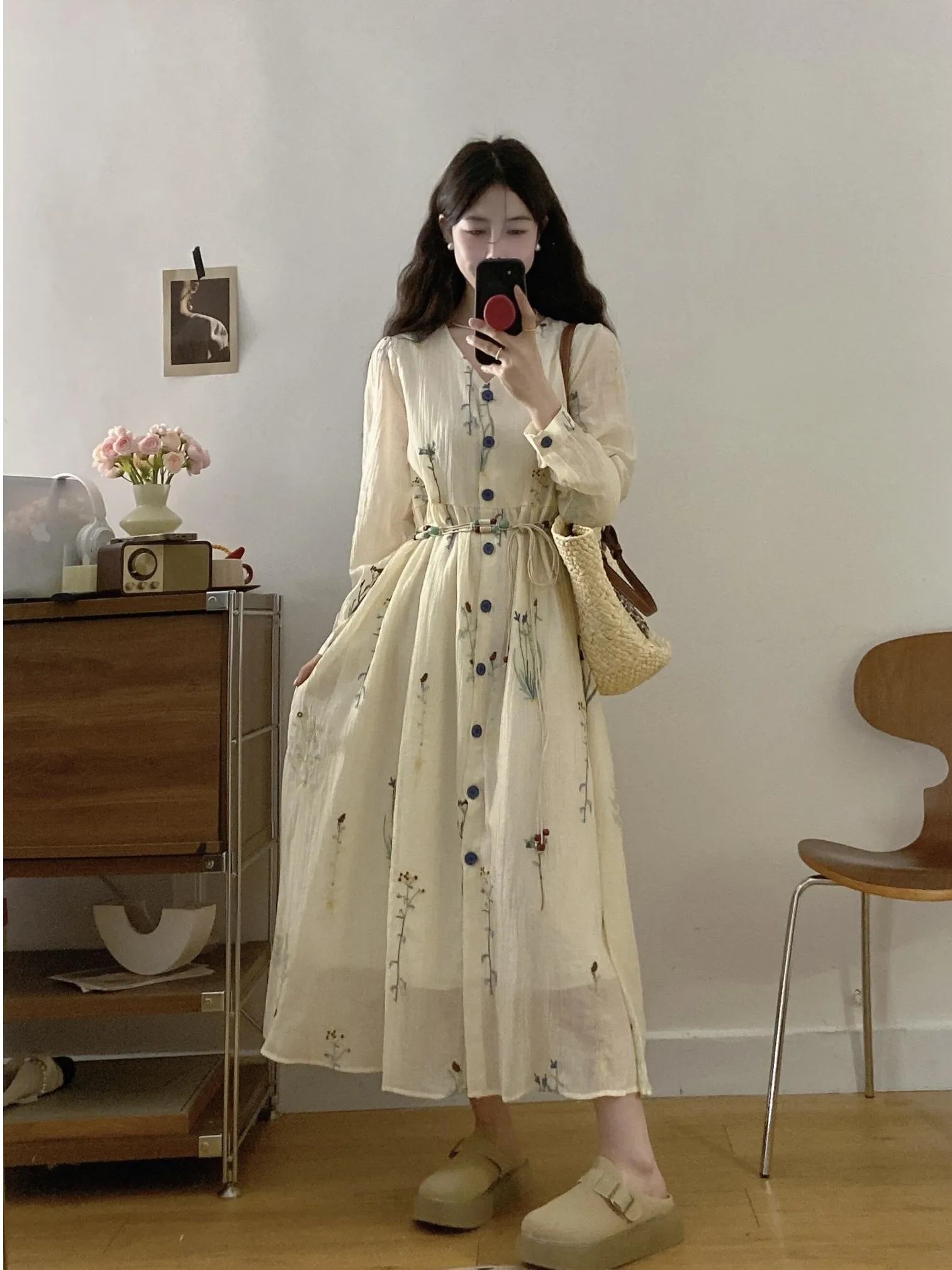 

Новое женское платье больших размеров с вышивкой, V-образным вырезом, приталенное, с цветочным узором, А-силуэт, длинное, весна-лето, в корейском стиле