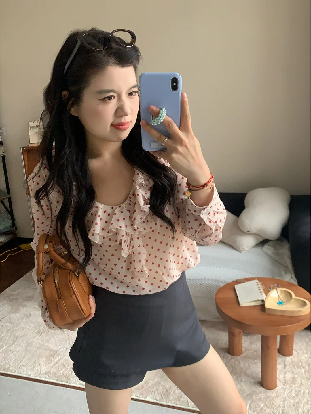 

Модная красная блузка в горошек с вишневым принтом, большие размеры, женская, во французском стиле, с цветочным кружевным воротником, весенняя коллекция, женская