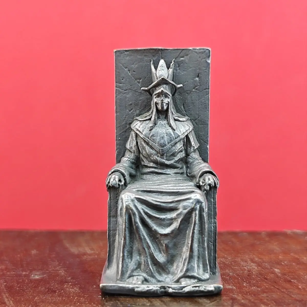 Vintage Brass Designer's Statue Leveling By Myself Character Model Statue Micro Landscape Desktop Sand Table Ornament 39x20mm