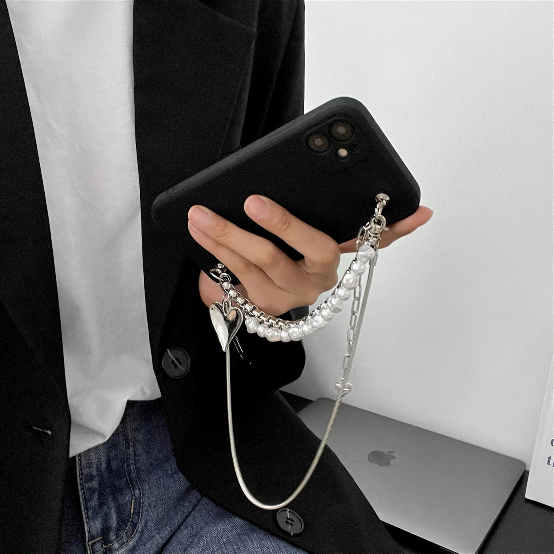 Luxury Korean 3D Love Heart Pearl Metal Bracelet Chain Black Portable Case For iPhone 15 14 13 12 16 Pro Max Shockproof Cover