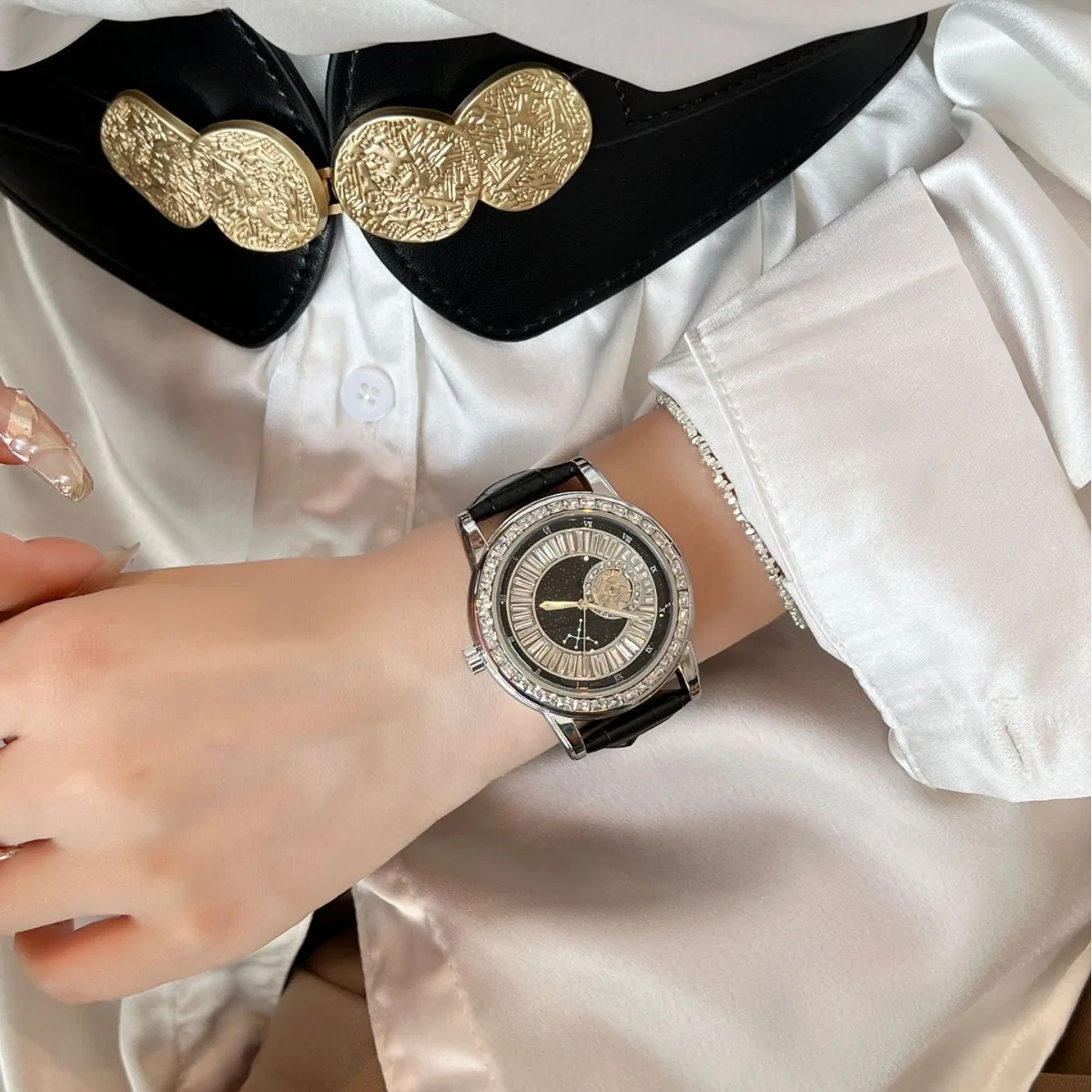 رائجة البيع للموسم الجديد ساعة رجالي حركة ميكانيكية أوتوماتيكية مجوفة توربيون طائر مقاوم للماء مضيئة الأعمال S