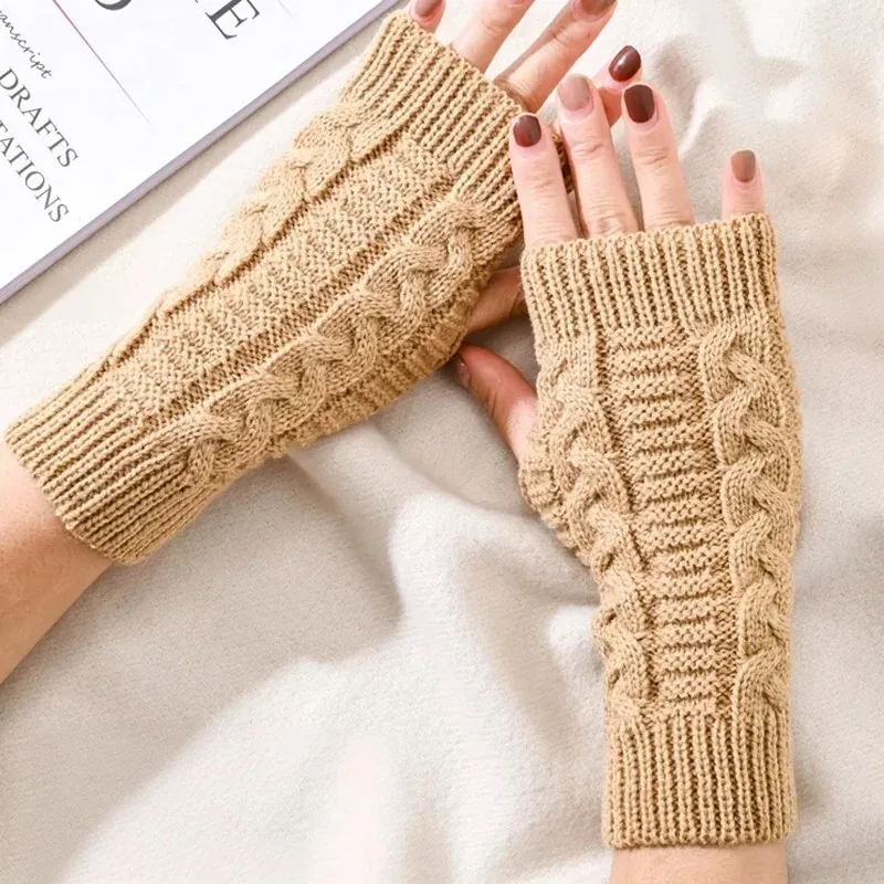 Winter Classic Short Half-finger Twisted Gloves Unisex Retro Korean Knitted Mittens Colorful Warm Comfort Twisted String Gloves