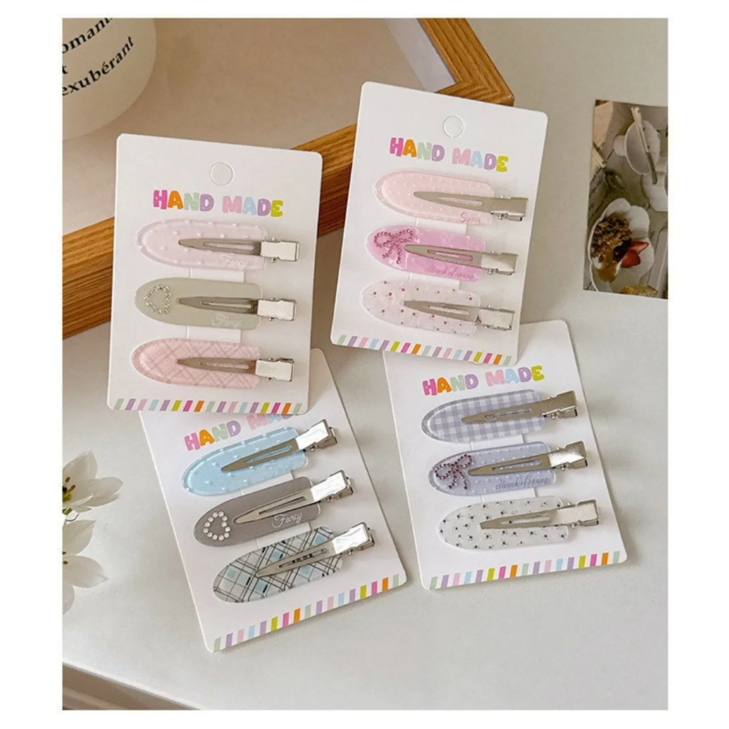 3-teiliges Set Süße Liebes-Strass-Haarspangen, Seitliche Pony-Clips, Niedliche Spurlose Haarklammern, Kopfschmuck-Set – Detail 6