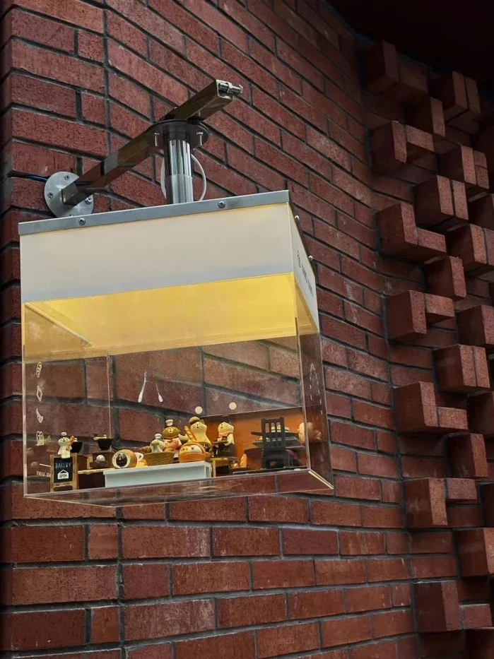 Transparent acrylic rotating light box, which can be built-in decorative parts to display billboards 360 degrees