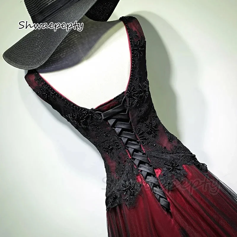 Dark Red And Black Gothic Wedding Dresses V-Neck Lace Appliques Beading Classic Tulle Bride Gown Customized Plus Size Vestido