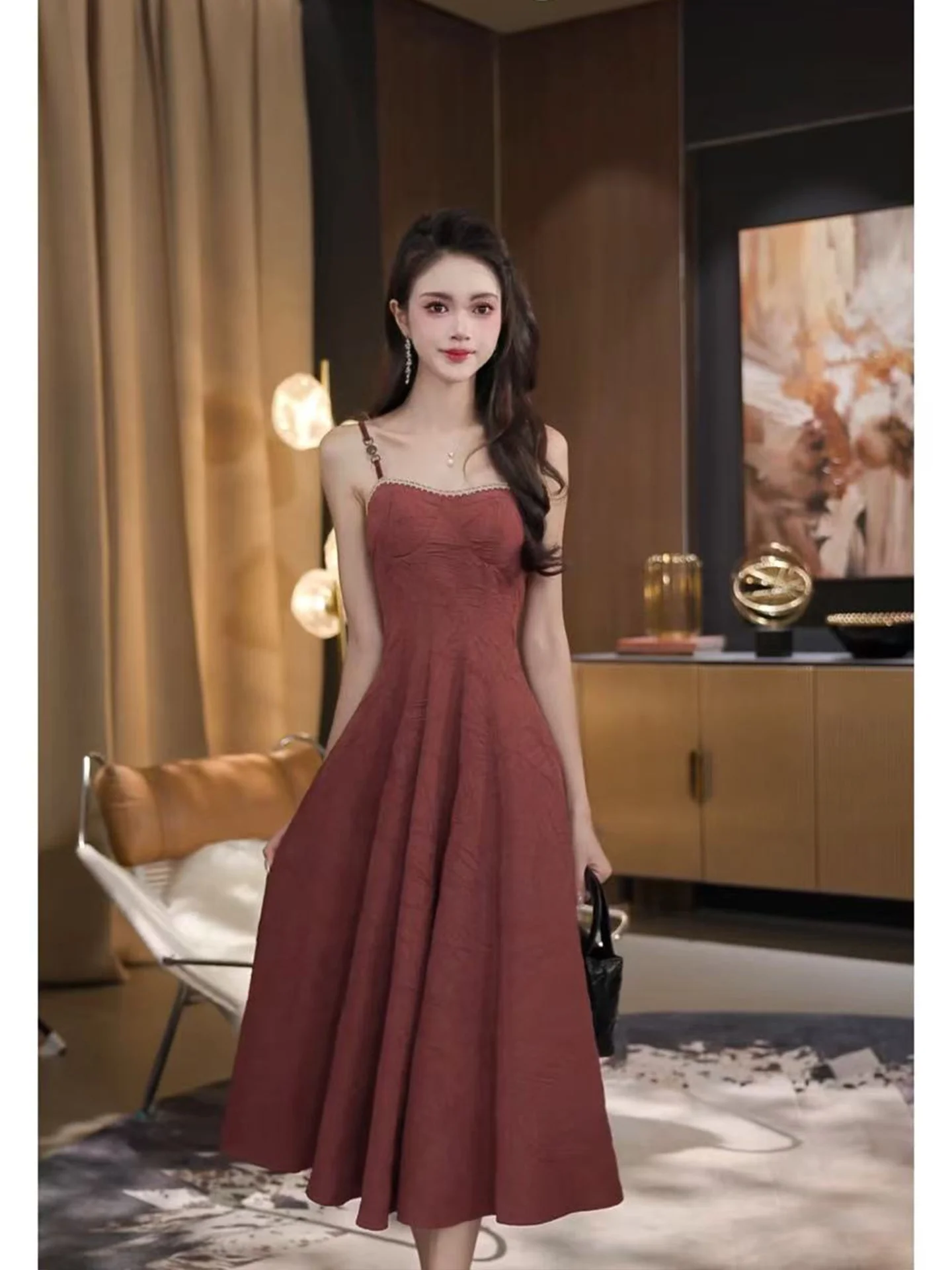 

Красная винтажная облегающая женская майка-топ с эффектом утяжки талии и юбка А-силуэта с высокой талией для осени и весны