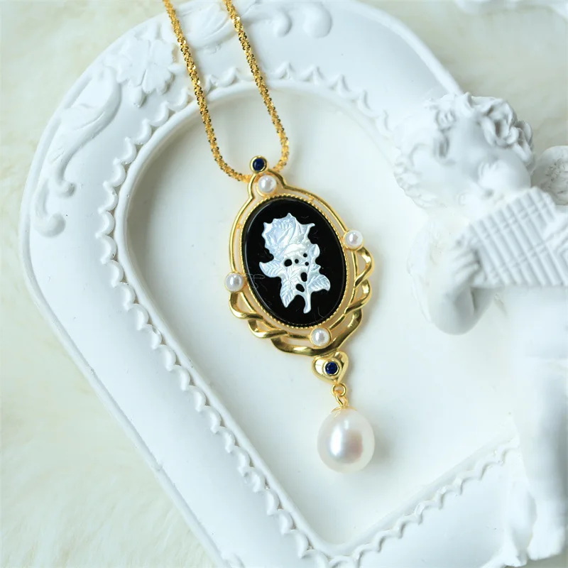 

S925 Silver Plated 18K Gold Inlaid Shell Carving Card Mayo Pearl Pendant Ancient Style