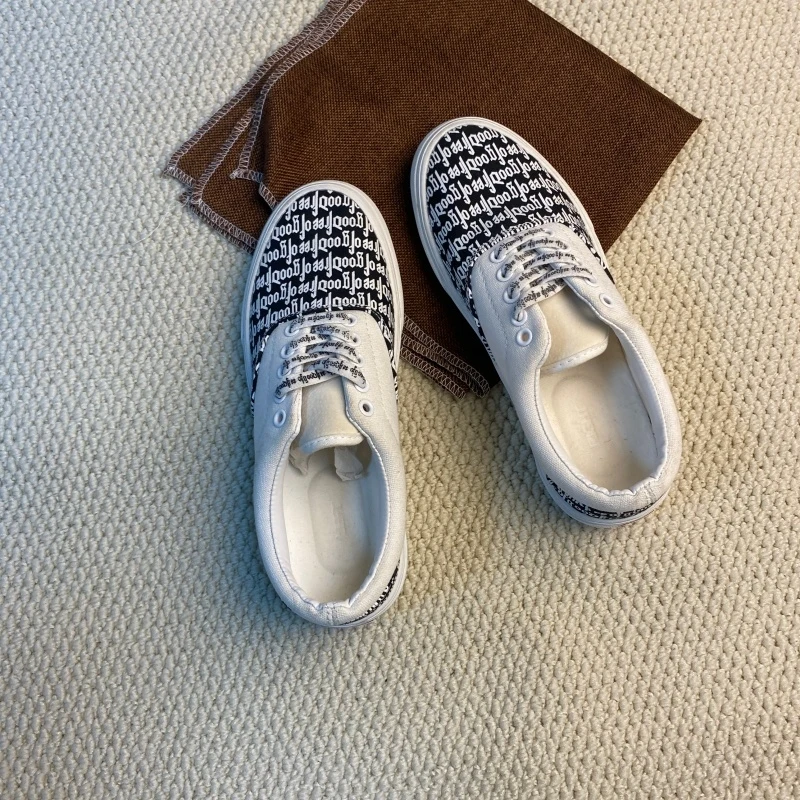 White letter printed large-sized men's shoes, outdoor sports skateboarding shoes, size 48 men's sports shoes, flat bottomed men'