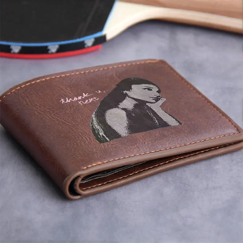 محفظة أريانا Grande Thank U Next من جلد البولي يوريثان بتصميم بسيط وخفيف الوزن ومتين للجنسين للاستخدام اليومي