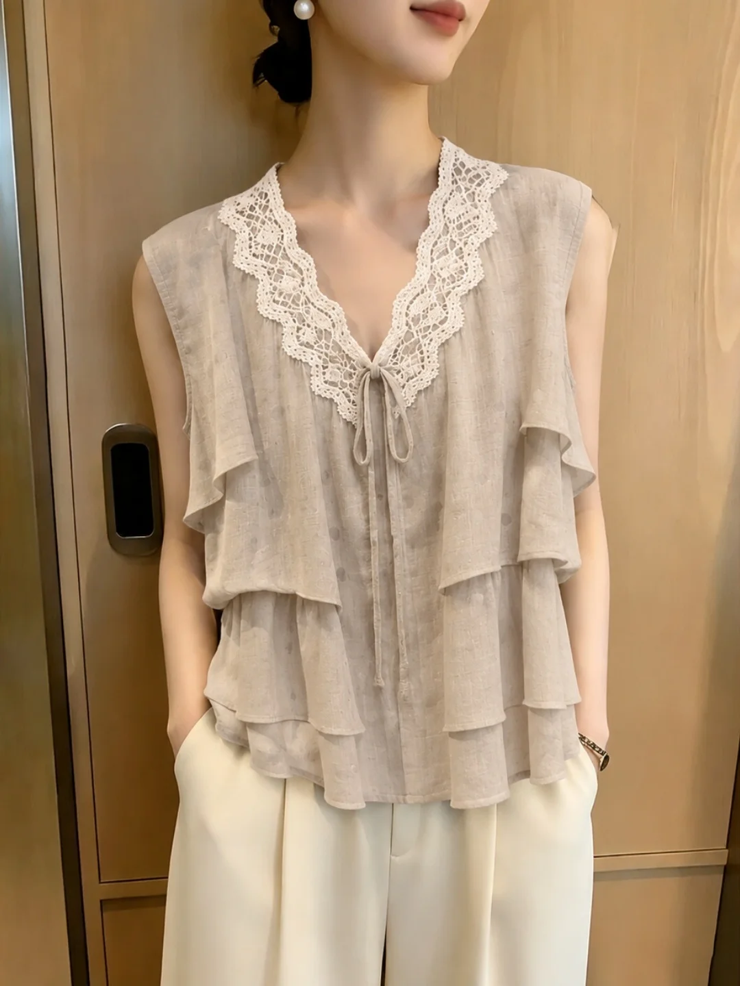 

Summer Gentle Wind Fashionable Sleeveless Vest Design Sense Belted Lace Splice V-neck Top Korean Style Straight Cut Silk Shirt