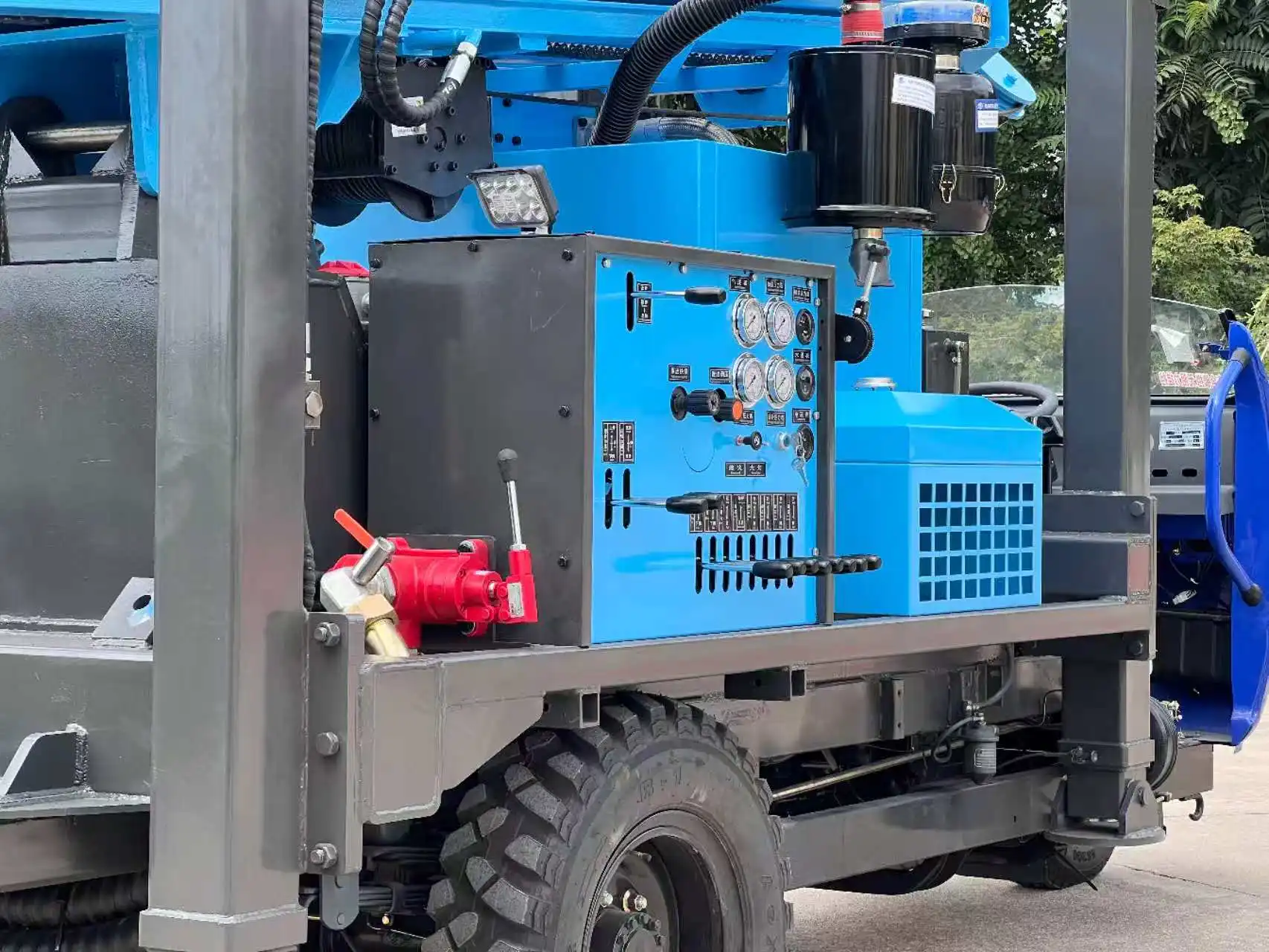 

Customized Mining Drilling Equipment 200m Depth Water Well Rig on Tricycle