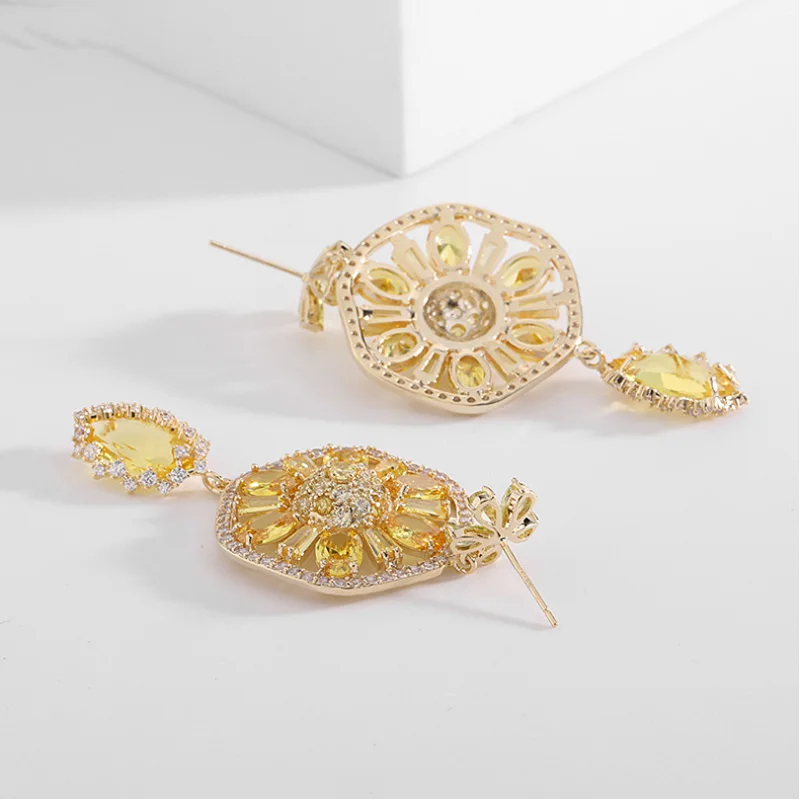 Fashion Joker Cute Titanium Micro-Inlaid AAA Zircon Drop Flower Earrings Luxury Accessories.