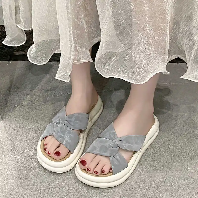 

Нескользящие женские летние тапочки с Т-образным ремешком, сандалии, женская теннисная обувь, банные тапочки, кроссовки, спортивные легкие кроссовки