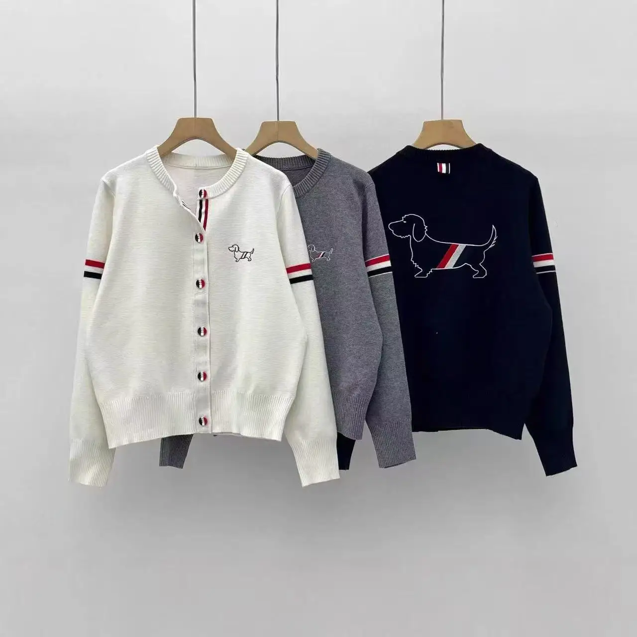 

Новый осенний свитер с вышивкой собаки, женский вязаный свитер с круглым вырезом и длинными рукавами контрастного цвета, повседневный свободный кардиган, повседневный топ, трикотаж