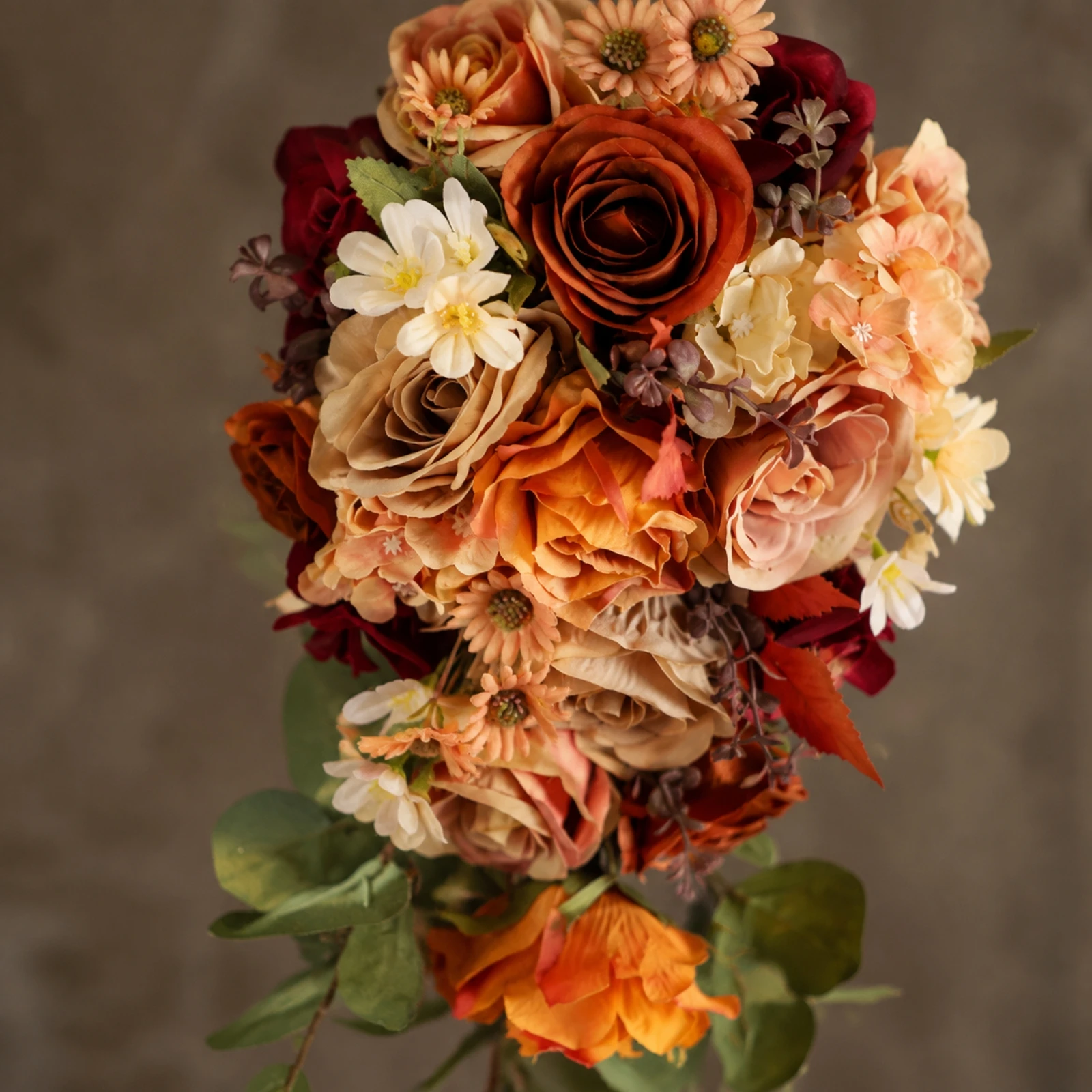 Teardrop Wedding Bouquet with Trailing Foliage Lifelike Teardrop Cascading Bridal Bouquet Elegant Portable for Brides
