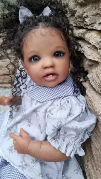 DLS Fornitura limitata personalizzata Lottie per bebè rinato da 24 pollici con capelli radicati a mano con diversi vestiti Scuro Skim Baby africano