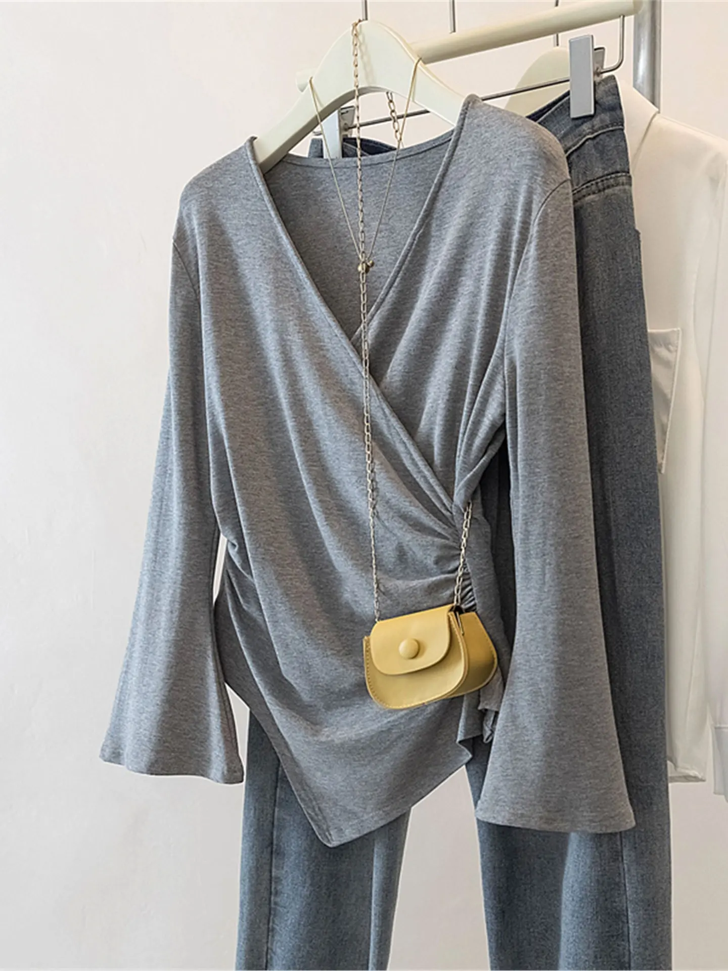 

ay V-Ne Long Sve T-irt Spring 2026 plus Size Women's Faionable Waist-Cinching Asymmetrical Base Layer irt