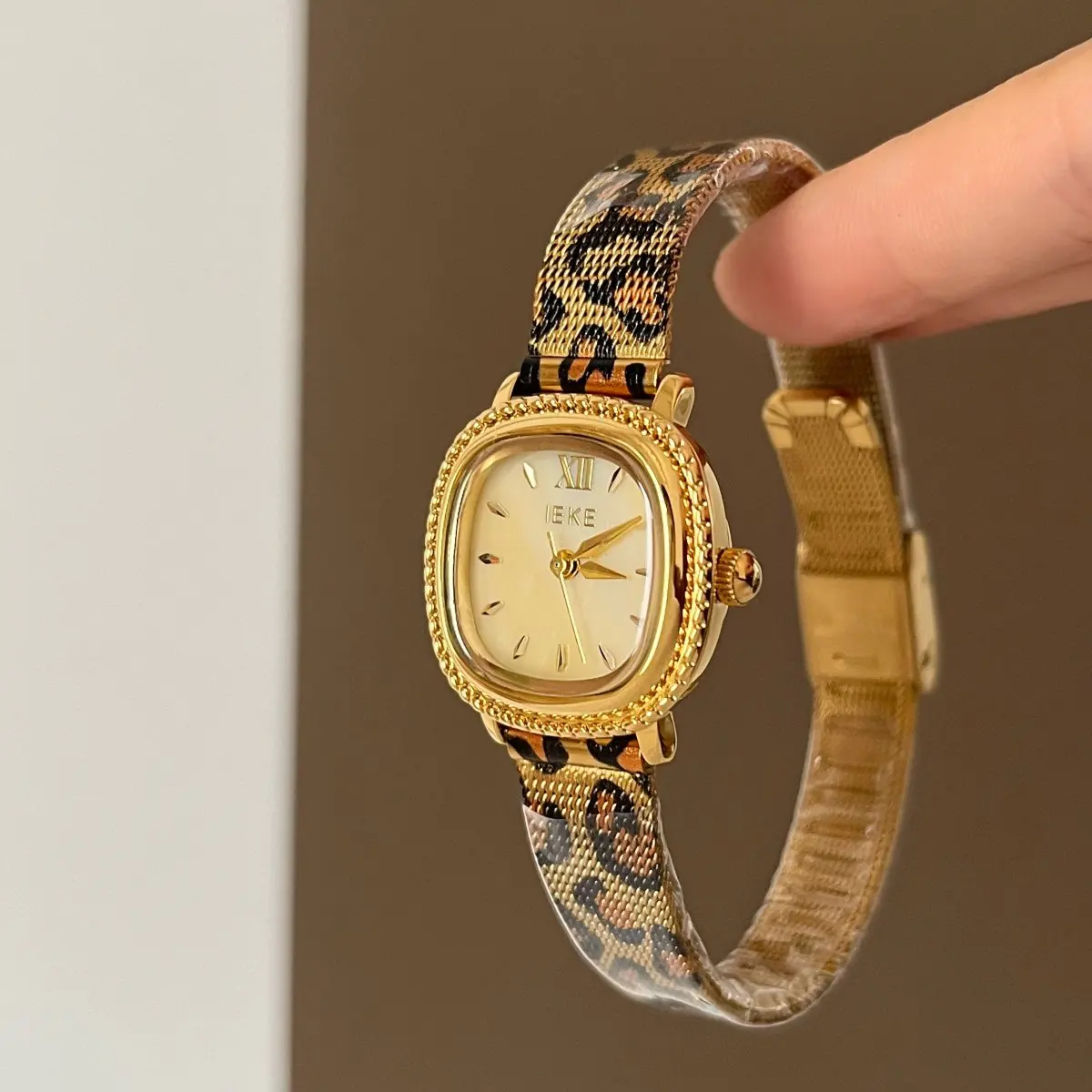 

New Small Square Leopard Print Watch, Stylish And Exquisite, With A Delicate Dial; A High-End Quartz Watch For Women.