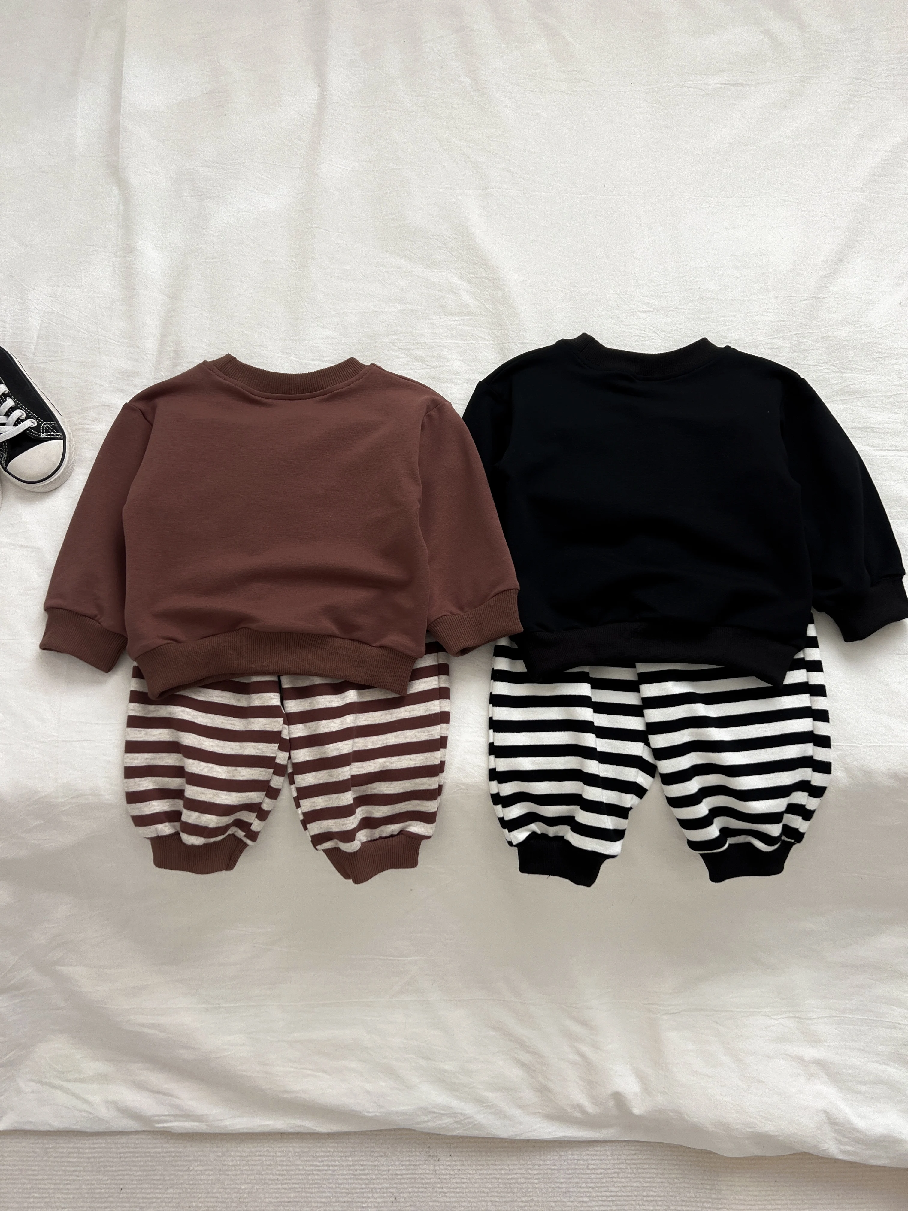 Frühlings- und Herbst-Neuheit: Bären-Kinder-Sweatshirt Zweiteiler, Gestreiftes Jungen-Outfit im koreanischen Stil – Detail 3