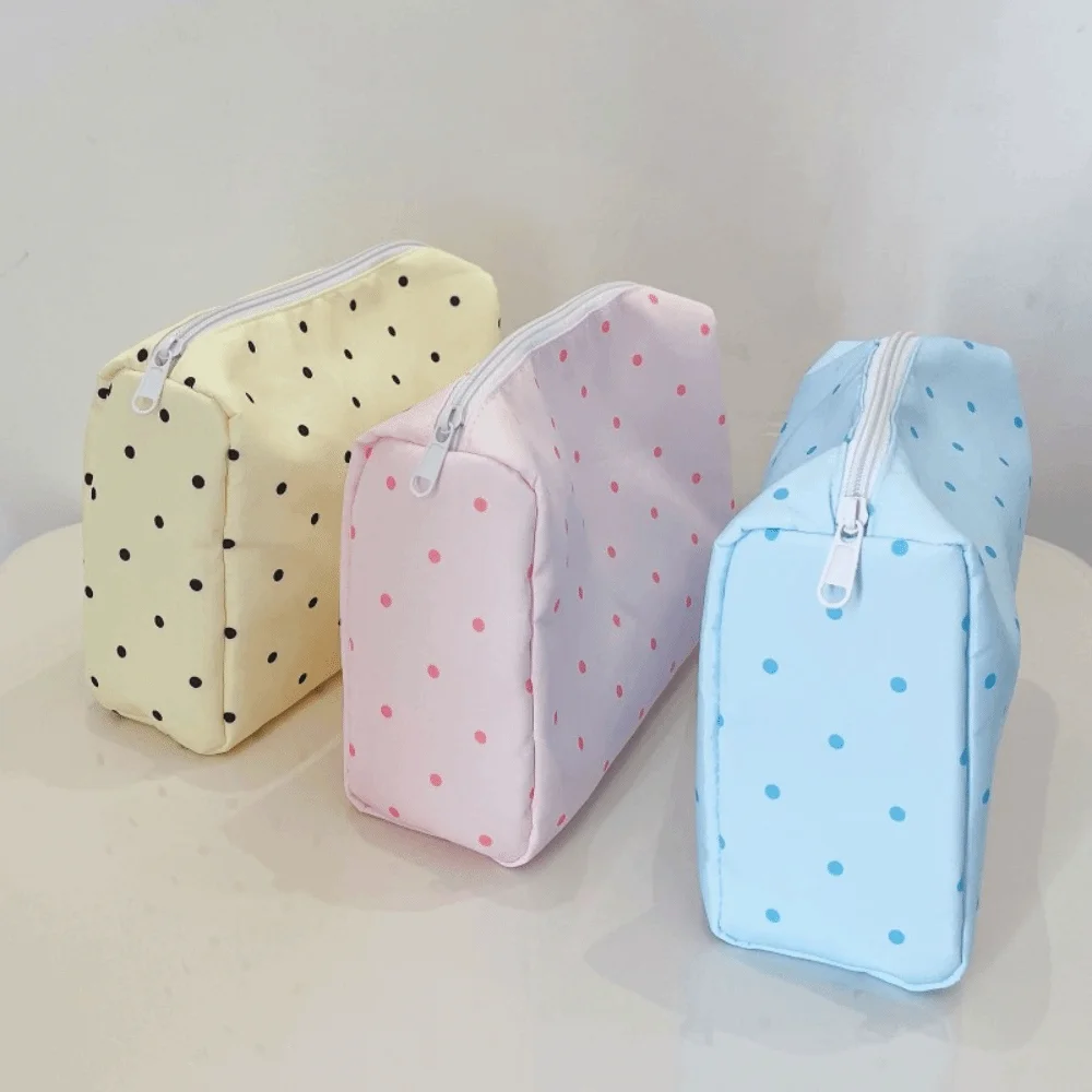 Portable Polyester Cosmetic Bag Polka Dot Large Capacity Wash Bag Waterproof Korean Style Storage Bag Outdoor Carry