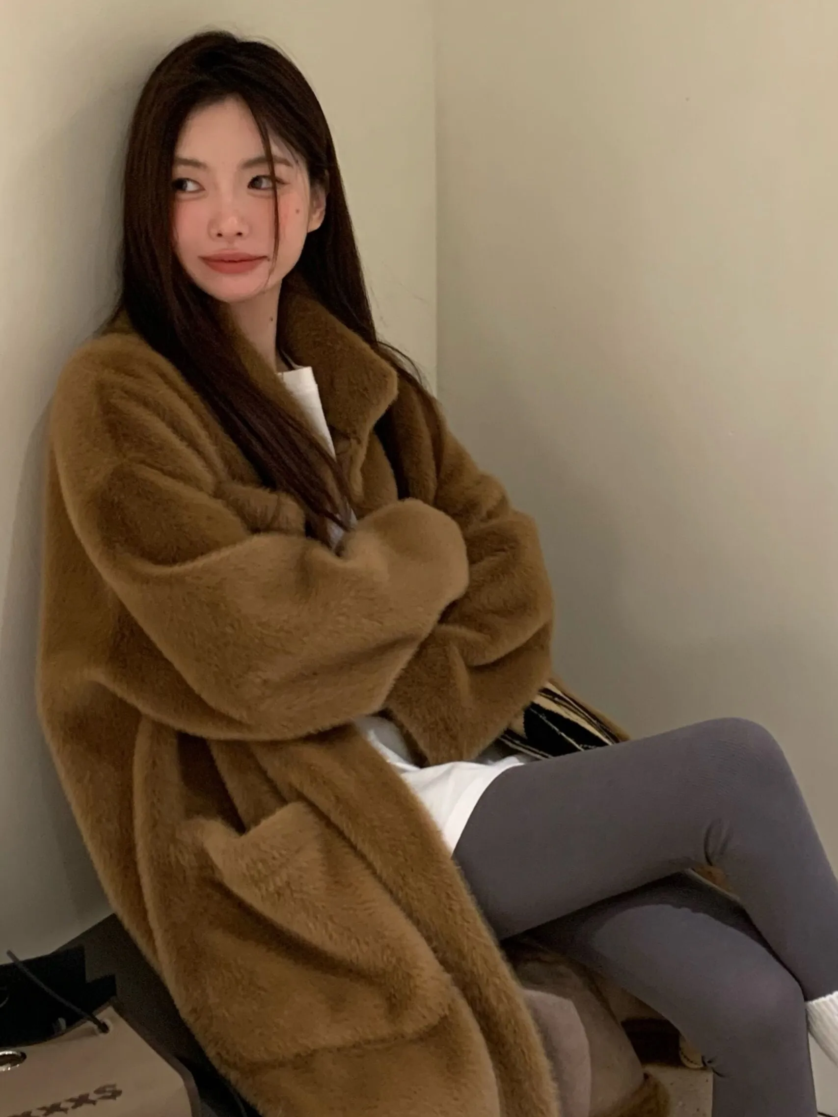 

Lamb Wool Jacket Windbreaker Woman Fur-Trimmed Hood Elegant Waistband Cinch Interchangeable Liner Shape Velvet Finishing